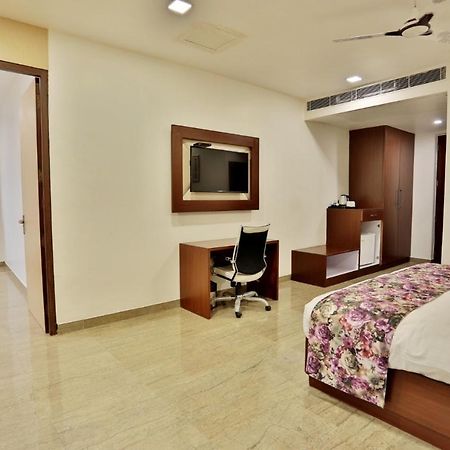 Royal Imperio Otel Faridabad Dış mekan fotoğraf