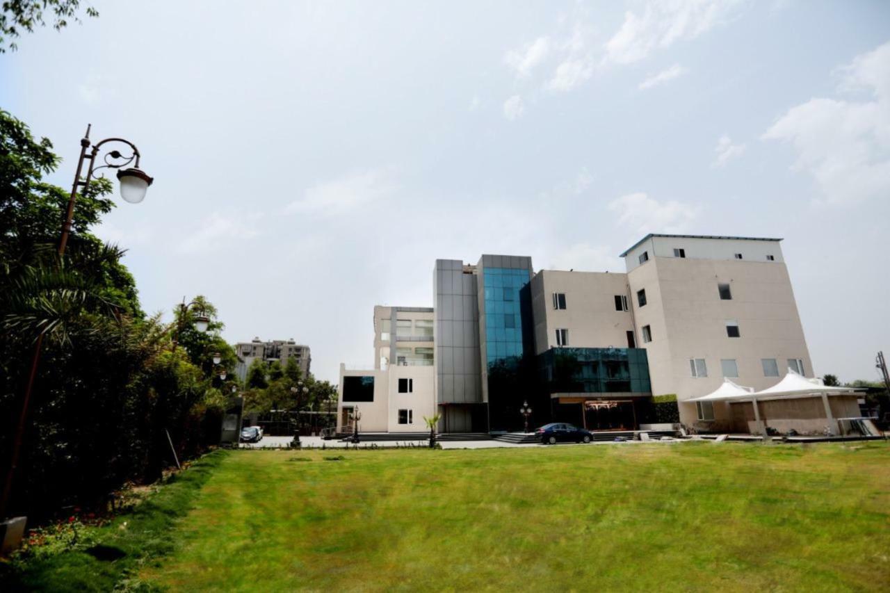 Royal Imperio Otel Faridabad Dış mekan fotoğraf