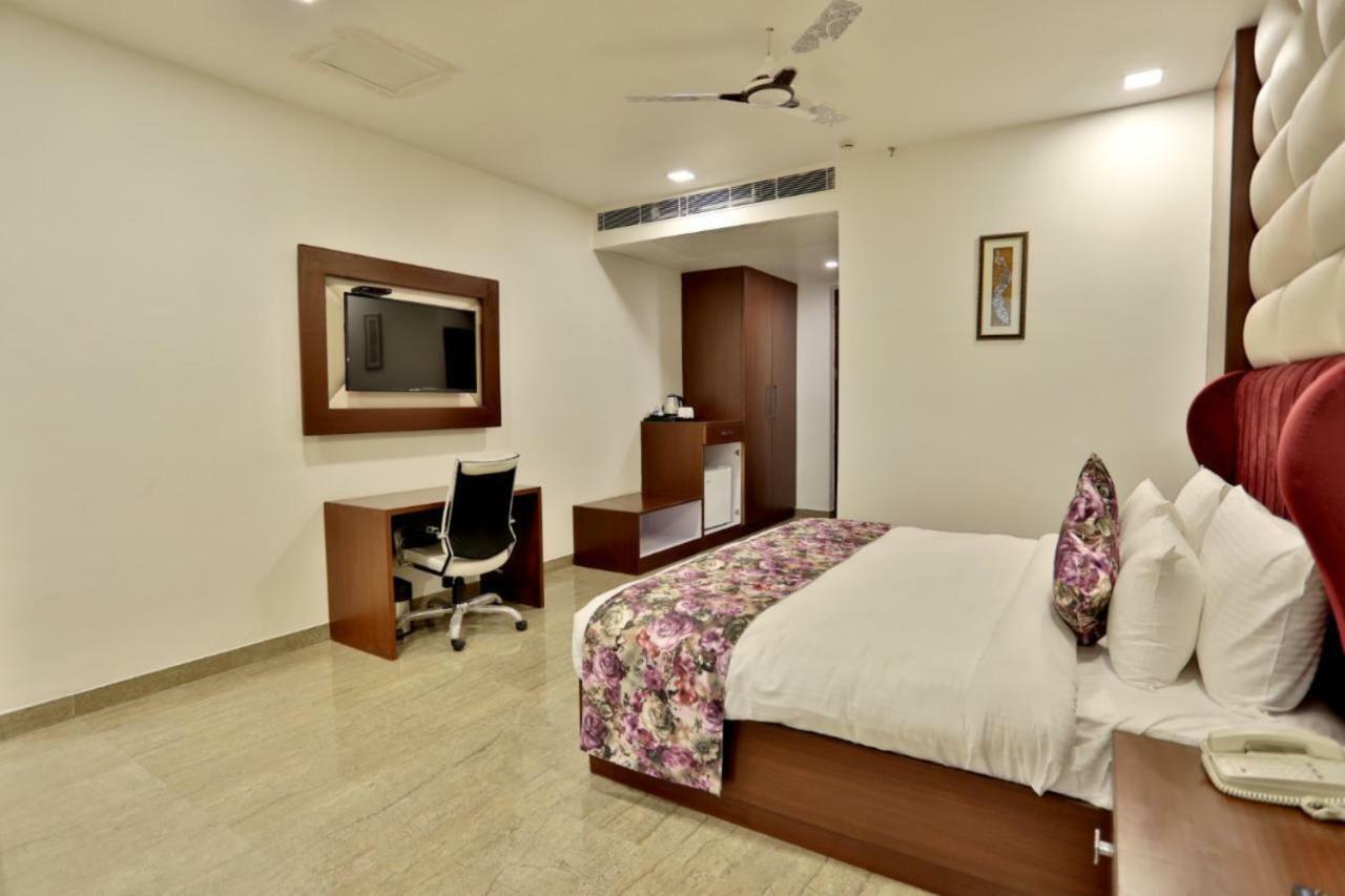 Royal Imperio Otel Faridabad Dış mekan fotoğraf