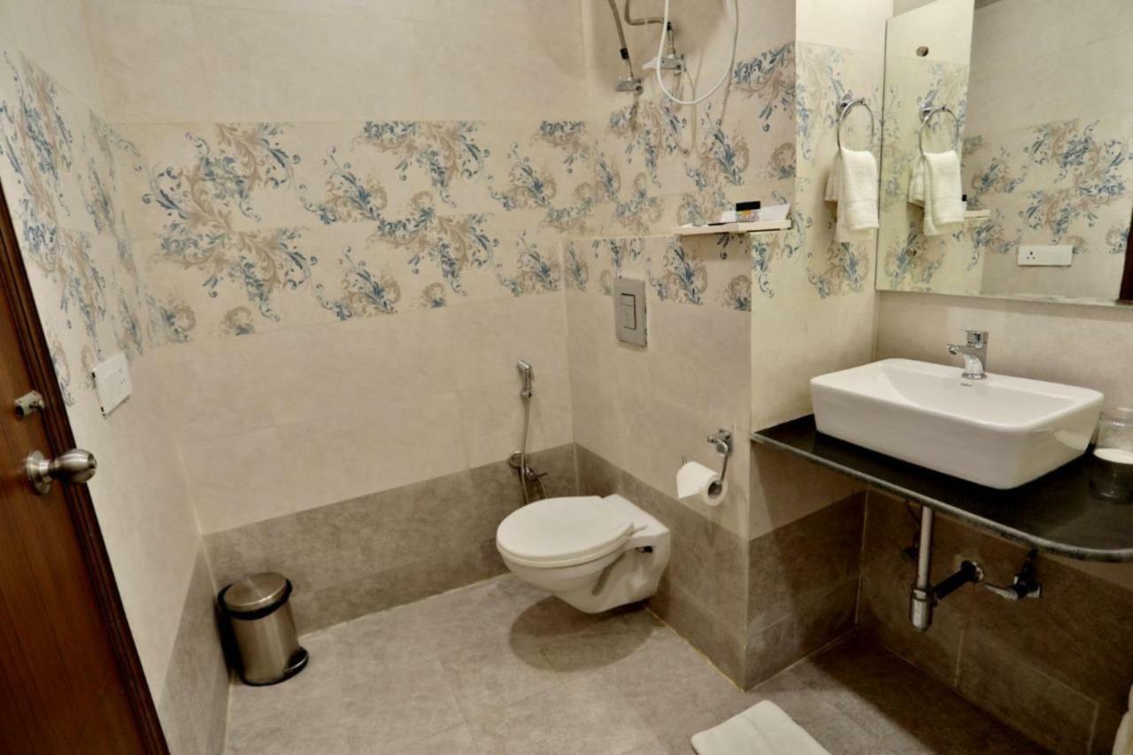 Royal Imperio Otel Faridabad Dış mekan fotoğraf
