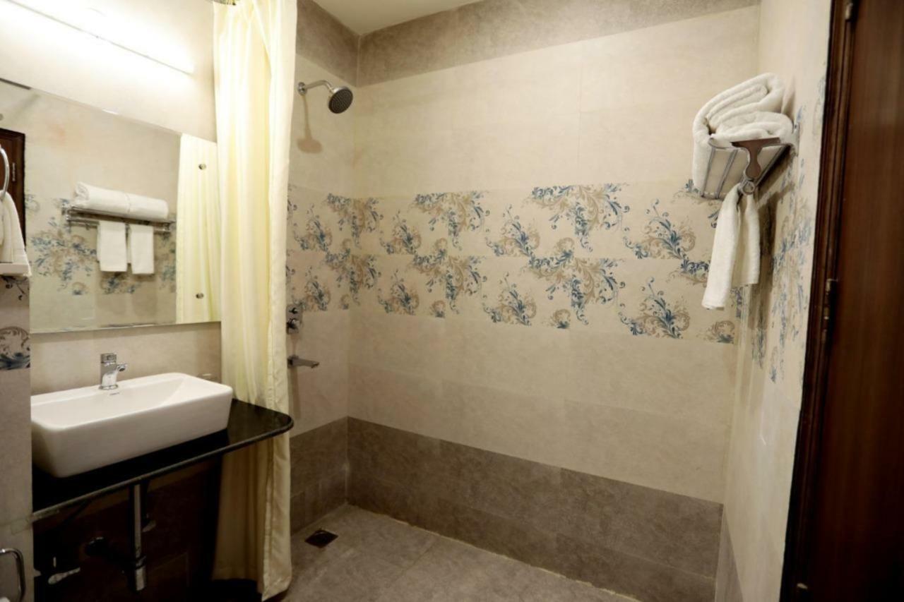 Royal Imperio Otel Faridabad Dış mekan fotoğraf