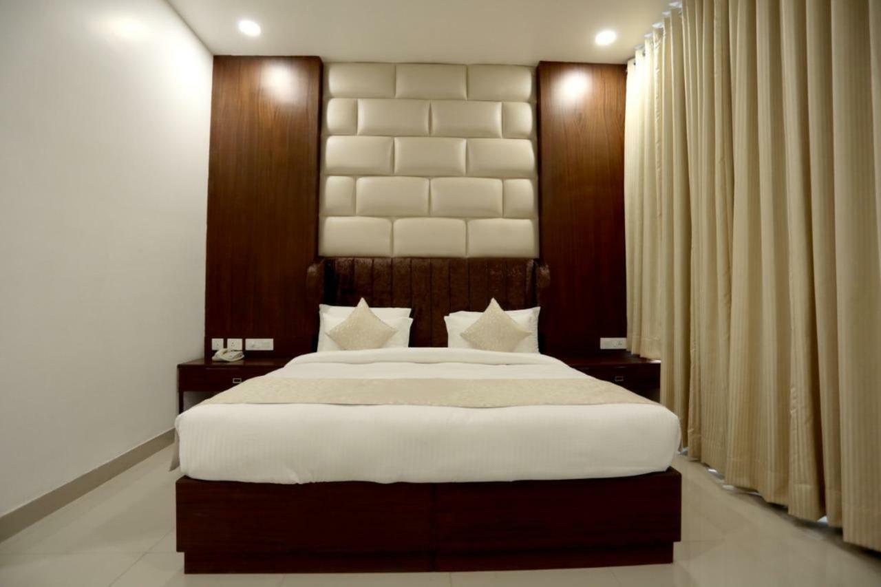 Royal Imperio Otel Faridabad Dış mekan fotoğraf