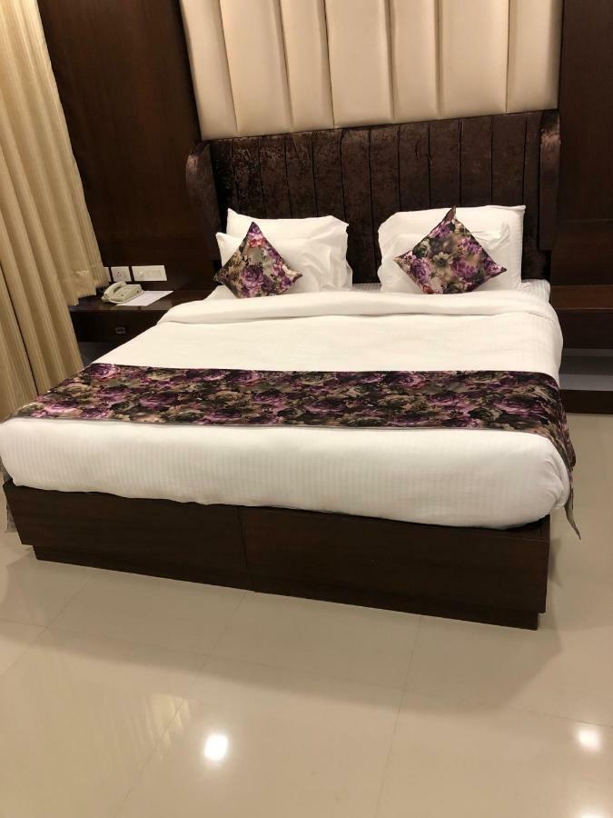 Royal Imperio Otel Faridabad Dış mekan fotoğraf