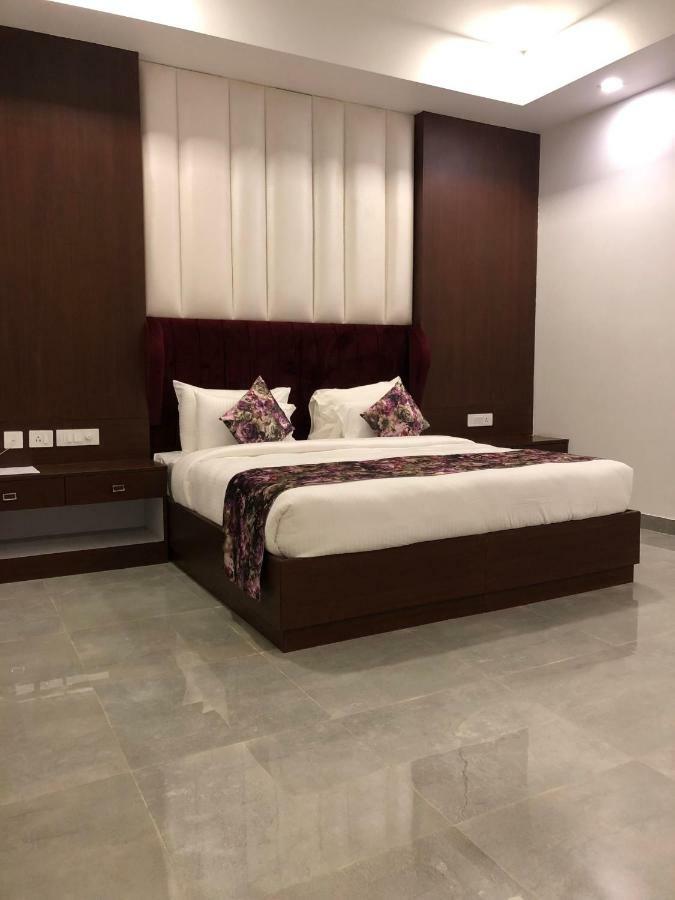 Royal Imperio Otel Faridabad Dış mekan fotoğraf