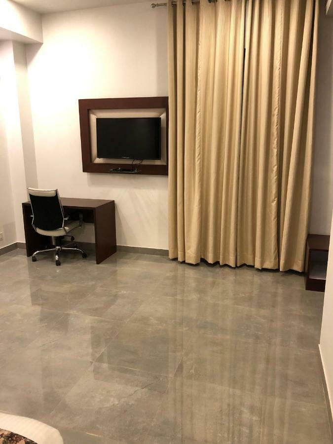 Royal Imperio Otel Faridabad Dış mekan fotoğraf