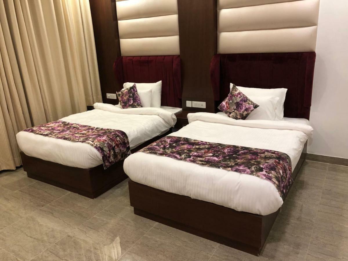 Royal Imperio Otel Faridabad Dış mekan fotoğraf
