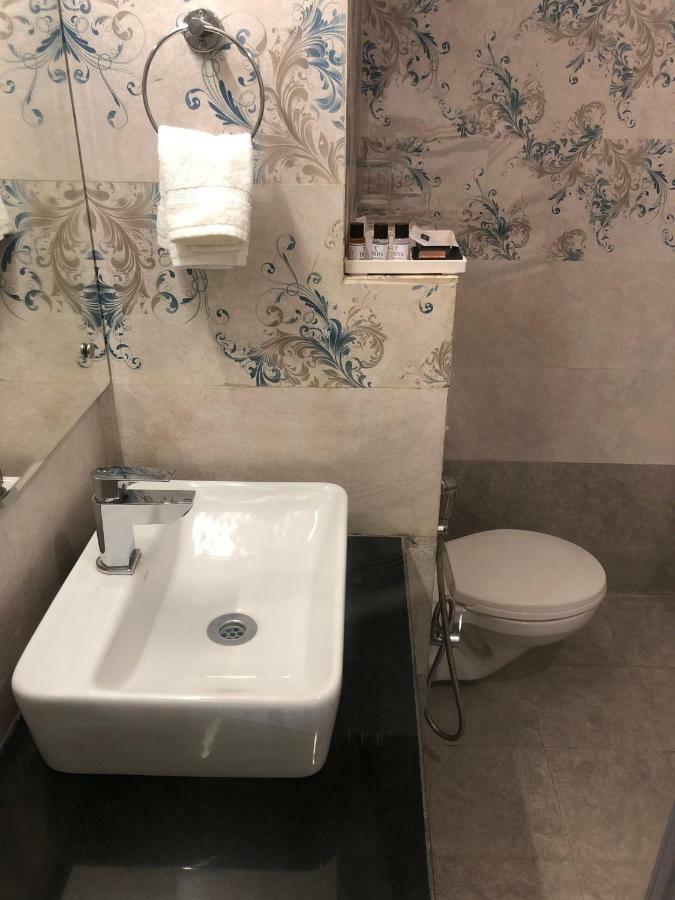 Royal Imperio Otel Faridabad Dış mekan fotoğraf