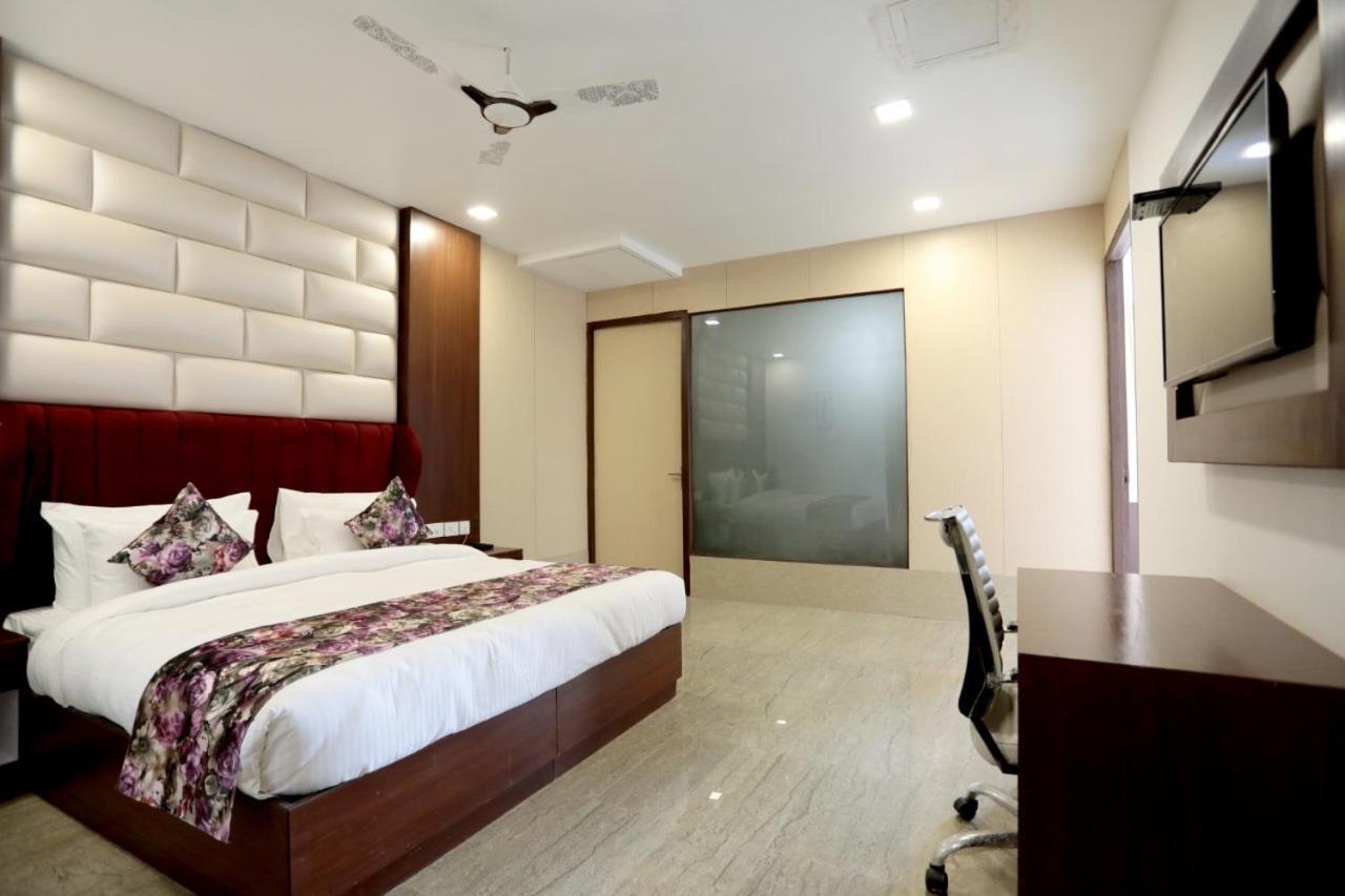 Royal Imperio Otel Faridabad Dış mekan fotoğraf