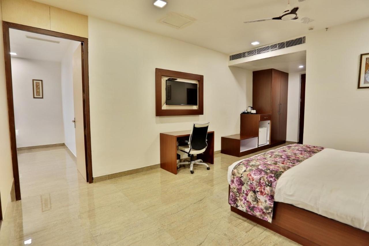 Royal Imperio Otel Faridabad Dış mekan fotoğraf